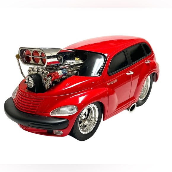 Vintage 2001 Funline Red PT Cruiser Muscle Machine Die-cast Car 1/18 - Picture 2 of 10